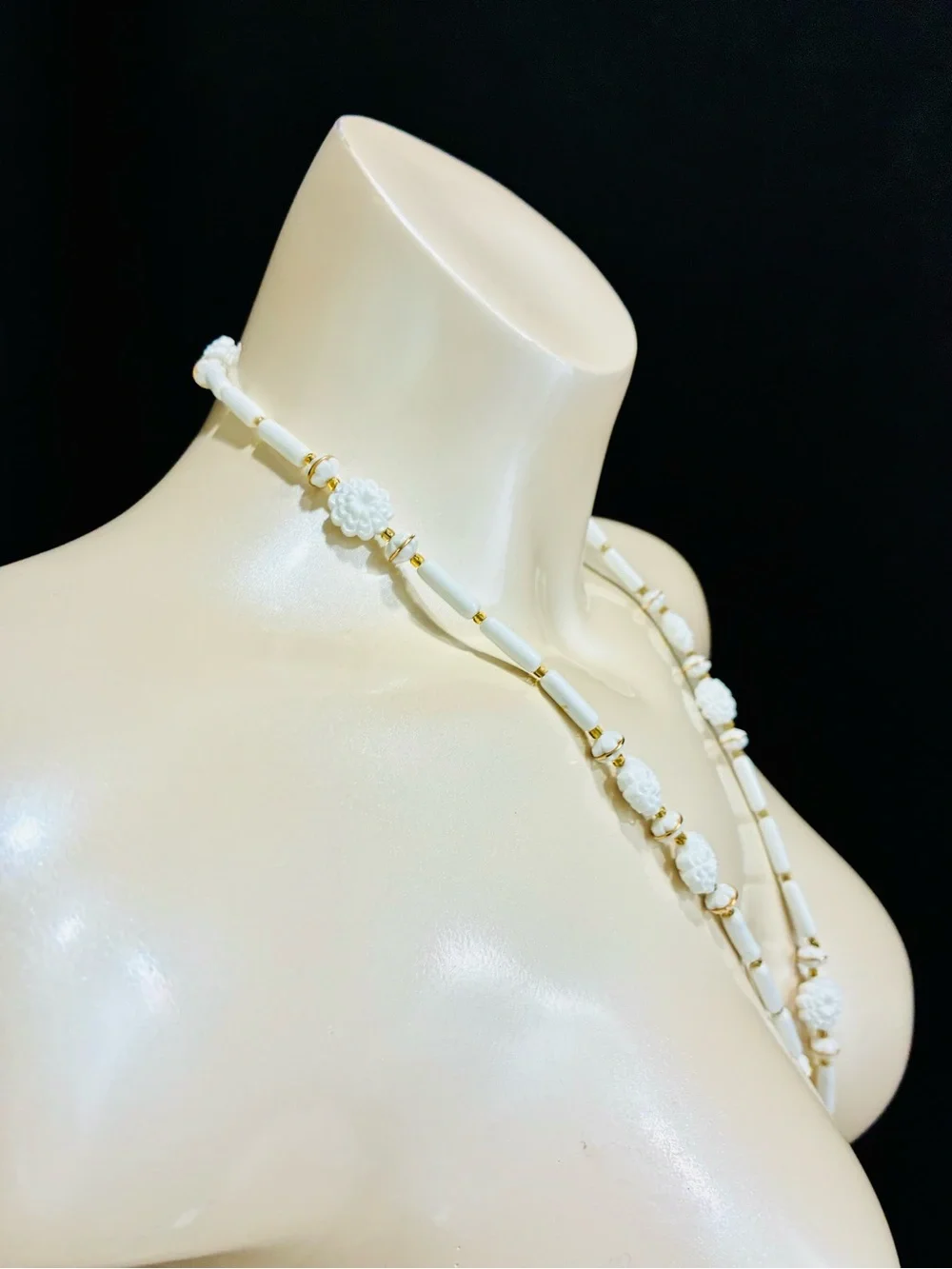 VTG Lucite Flapper Elegant White Beaded Long Easy Over The Head Necklace EUC